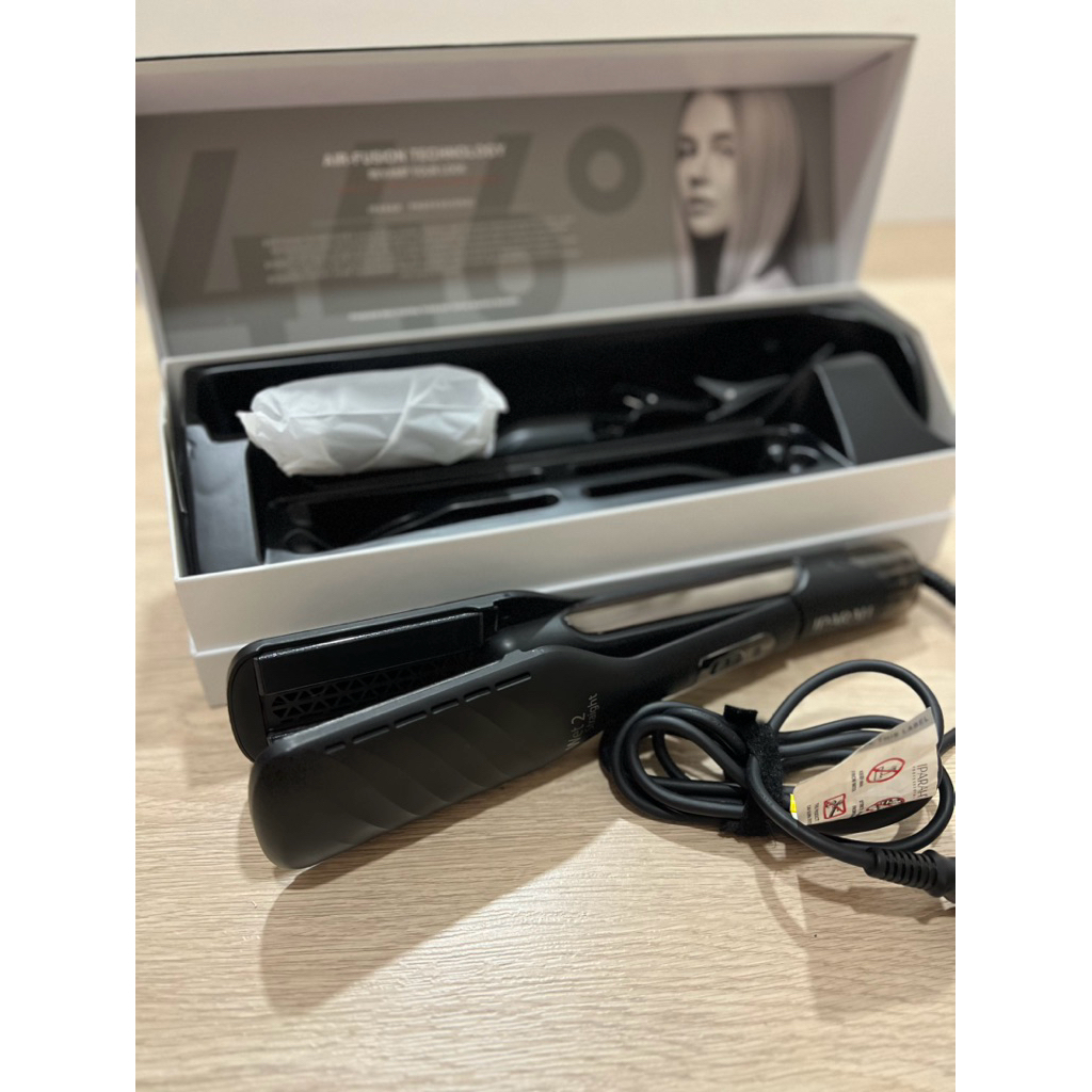 เครื่องไดร์ผมและหนีบผมในตัว*แบรนด์Iparah*ตัวดังยอดฮิต*อุปกรณ์ครบใช้งานไม่บ่อย*สภาพใช้งานได้ปกติตัวเค