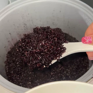 ข้าวแบล็คเบอร์รี่ 1 กก. Blackberry Rice ข้าวสีแท้ ข้าวหุงนุ่ม อร่อย ข้าวเพื่อสุขภาพ ข้าวคุณภาพสำหรับครอบครัว