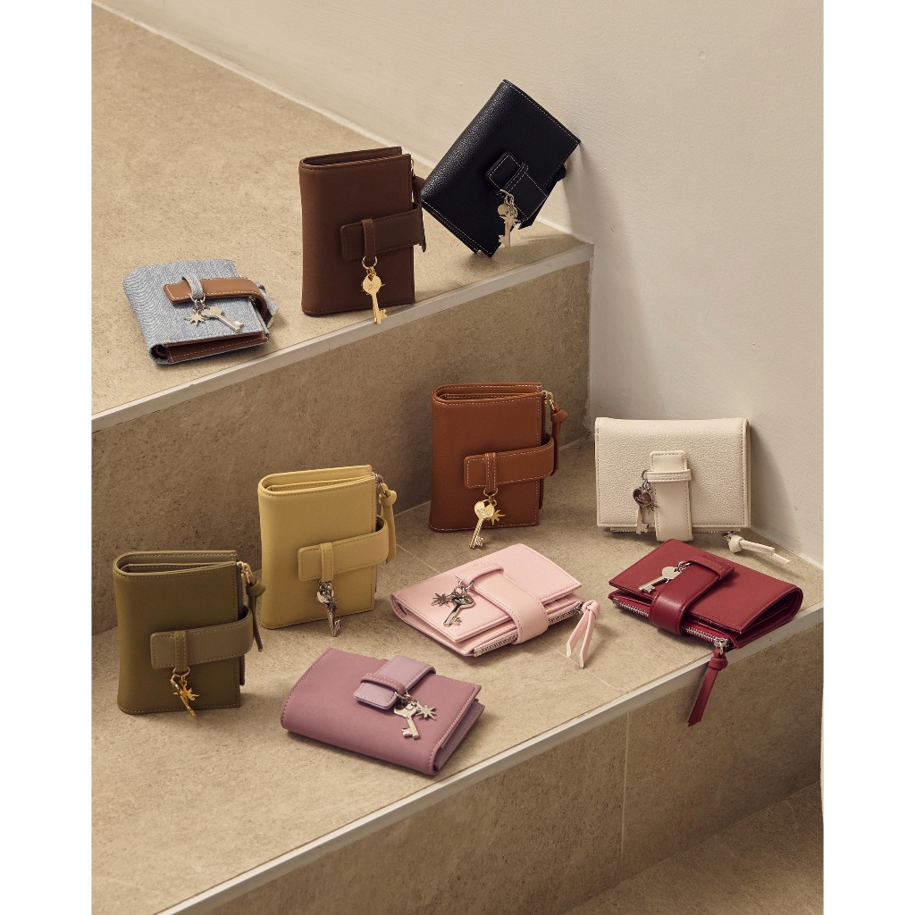 GLISS - GIGLIO WALLET WITH STRAP กระเป๋าสตางค์ มีสายห้อยคอถอดออกได้ ใบเล็ก เบาบาง มีช่องใส่ธนบัตร เหรียญ และบัตร 10-12 ใ