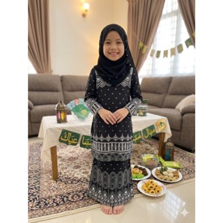 ชุดมินิกูรงเด็กพร้อมผ้าคลุม ชุดรายอเด็กมุสลิมพร้อมฮิญาบสวมสำ…