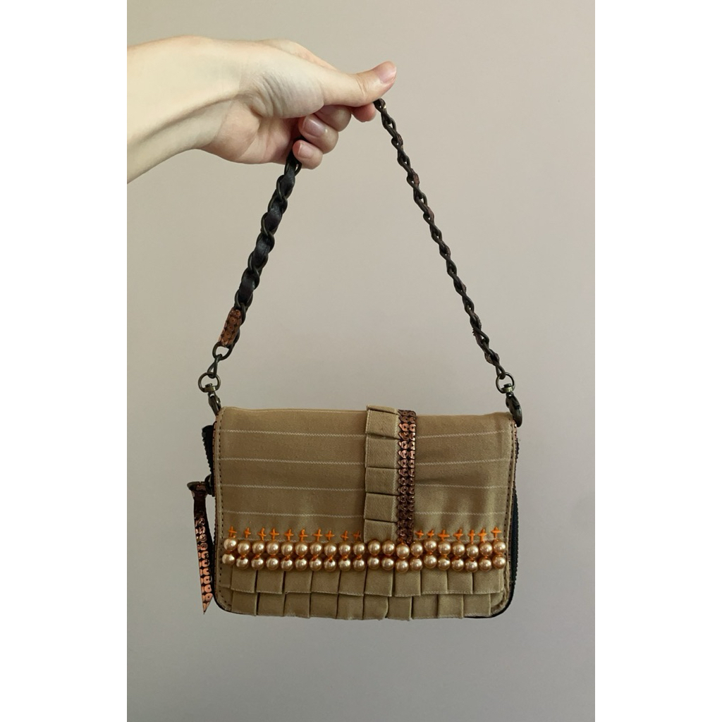 กระเป๋าถือใบเล็ก Flynow สีน้ำตาลอ่อน มือสอง