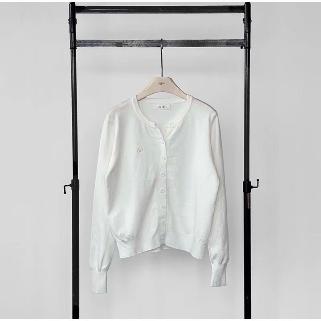 Atipa - Cloudette Cardigan เสื้อคาดิแกนไหมพรม ผ้ายืด ปักAtp ไซส์s อกหน้าผ้า38 ความยาวเสื้อ21