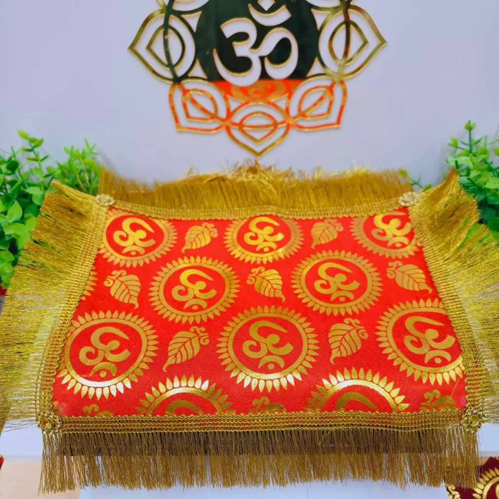 MT-OM1Aผ้ารององค์เทพ รองของไหว้บูชา ลายโอม 5 สี ความยาว 7*10 นิ้ว