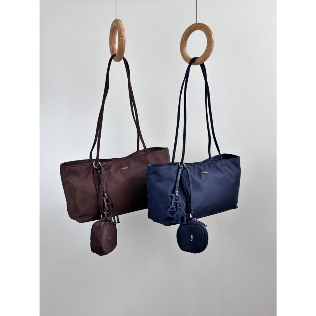 PREM กระเป๋าเอแคลร์  ผ้า NYLON* สายยาว สำหรับสะพายไหล่ มีแบ่งช่องกระเป๋าด้านในแถมกระเป๋าใบเล็ก + bag charm "Prem #631