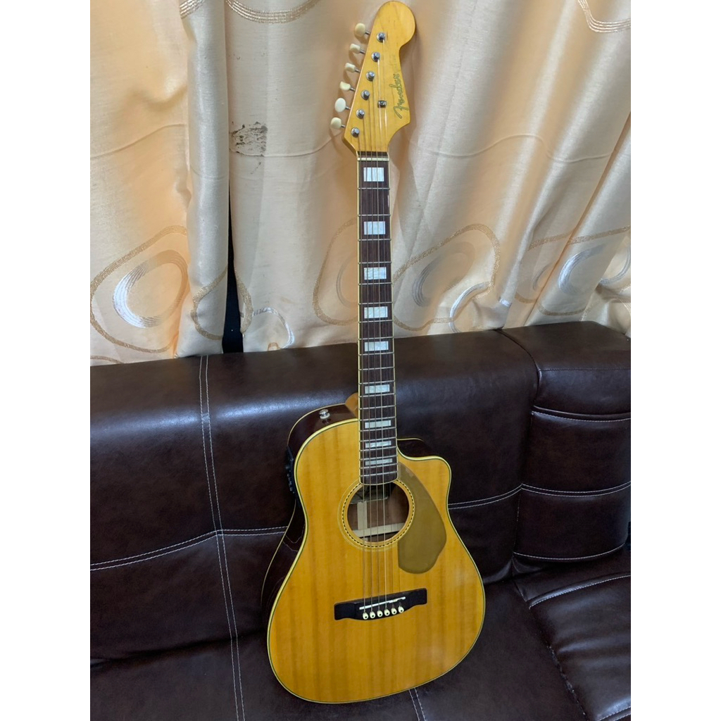 กีตาร์โปร่งไฟฟ้า Fender limited