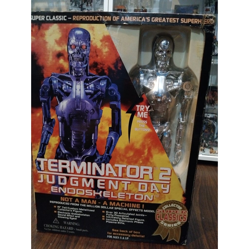 (328)  Terminator 2 T-800 Endoskeleton