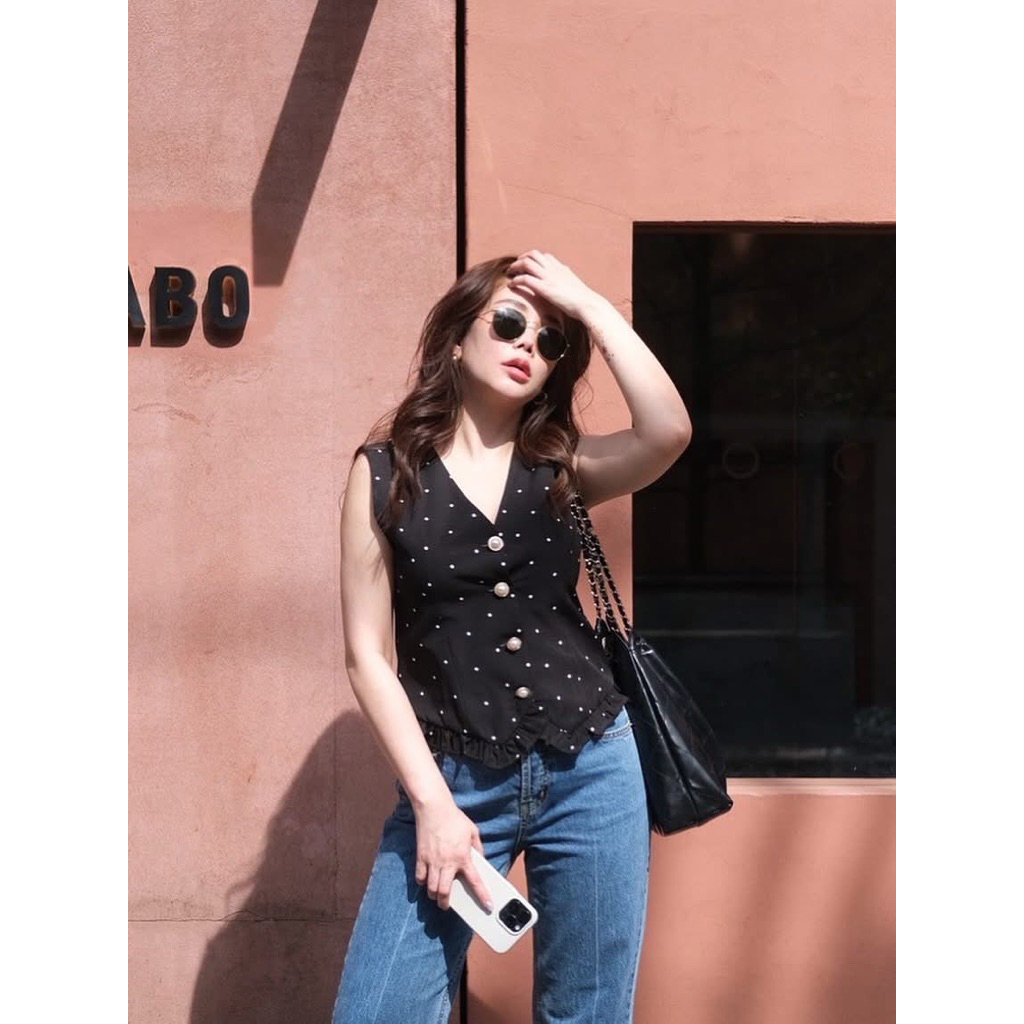 Beloxy Rose Vest เสื้อแขนกุดชายระบาย