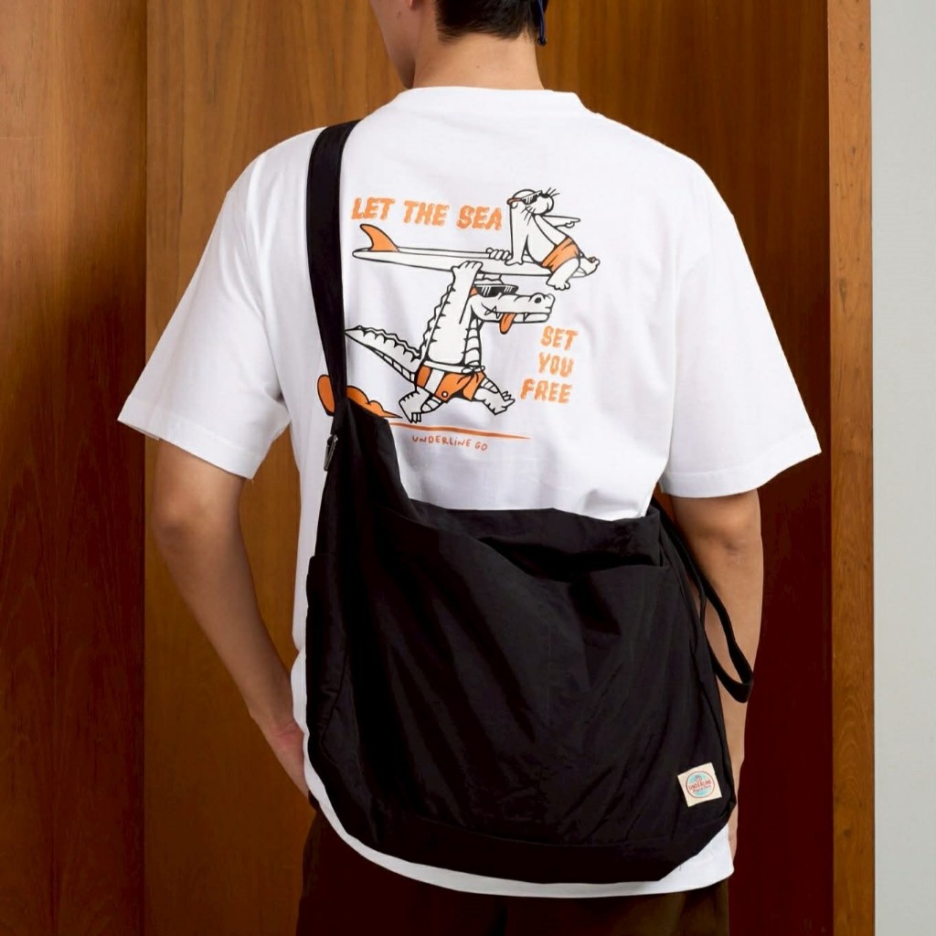 Big Nylon Mail Bag / Sling Bag / Messenger Bag กระเป๋าสะพายข้าง ใบใหญ่ น้ำหนักเบา