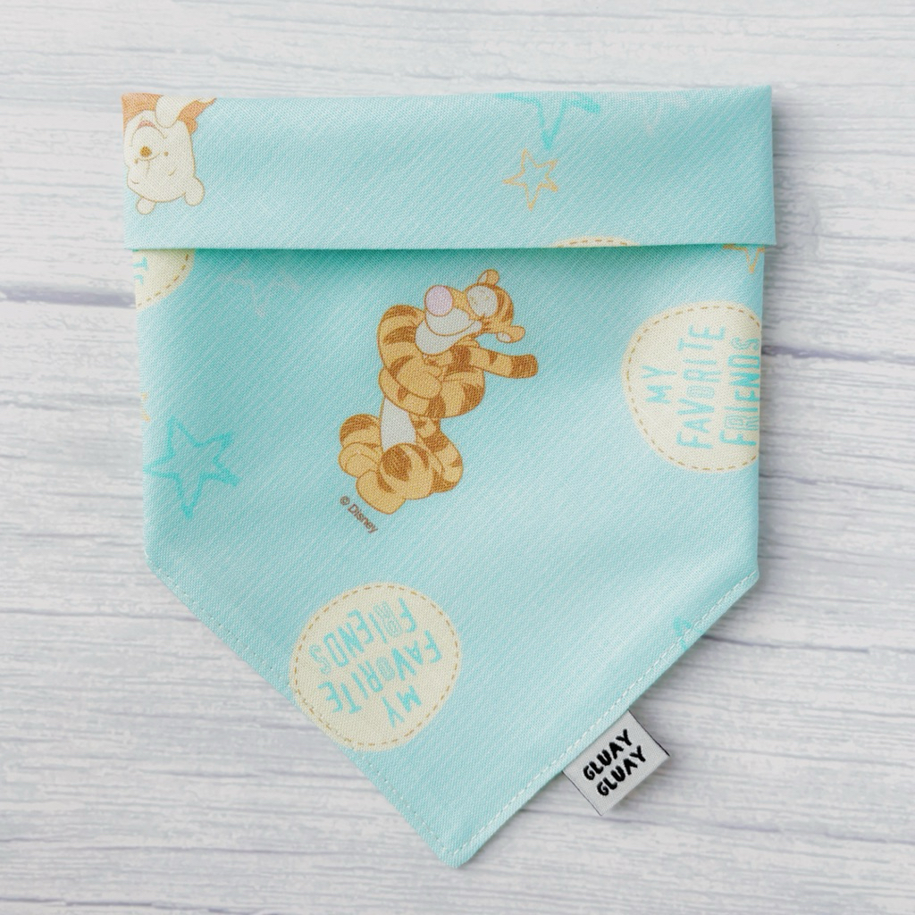 GLUAY GLUAY - ผ้าพันคอหมาแมว ผ้าพันคอสัตว์เลี้ยง - Pooh Favorite Friend