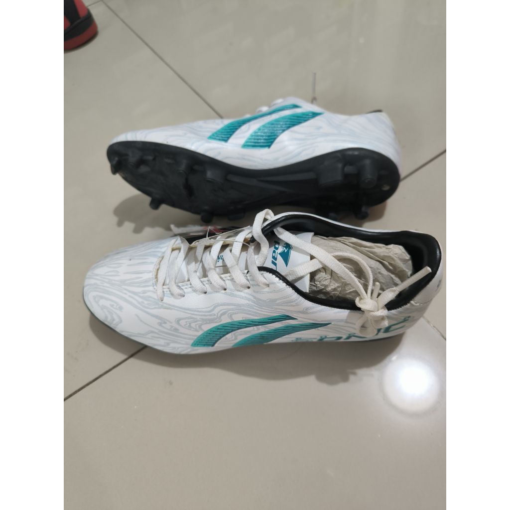 รองเท้าฟุตบอล Pan รุ่นประหยัด Super sonic และ Patriot evo รองเท้าสตั๊ด สินค้าลิขสิทธิ์แท้ 100%