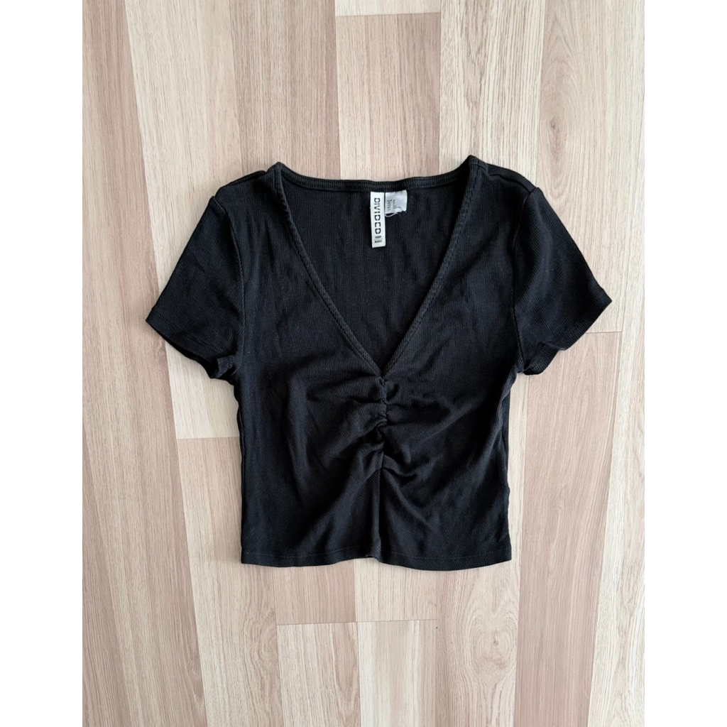 h&m rib crop topคอวีดำ