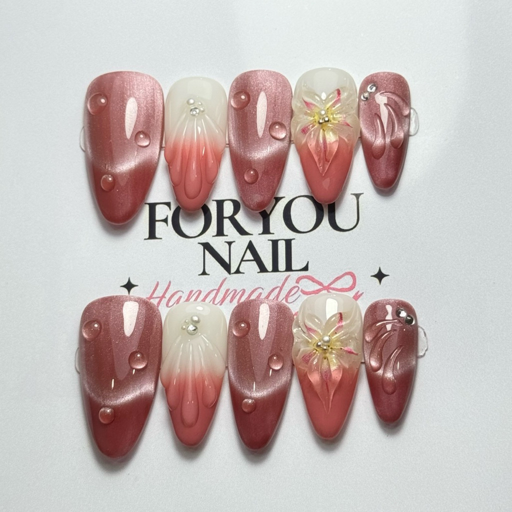 เล็บปลอมเจล ลายดอกกล้วยไม้ แถมกาวและอุปกรณ์ติดเล็บ (Handmade 1-3 วัน)