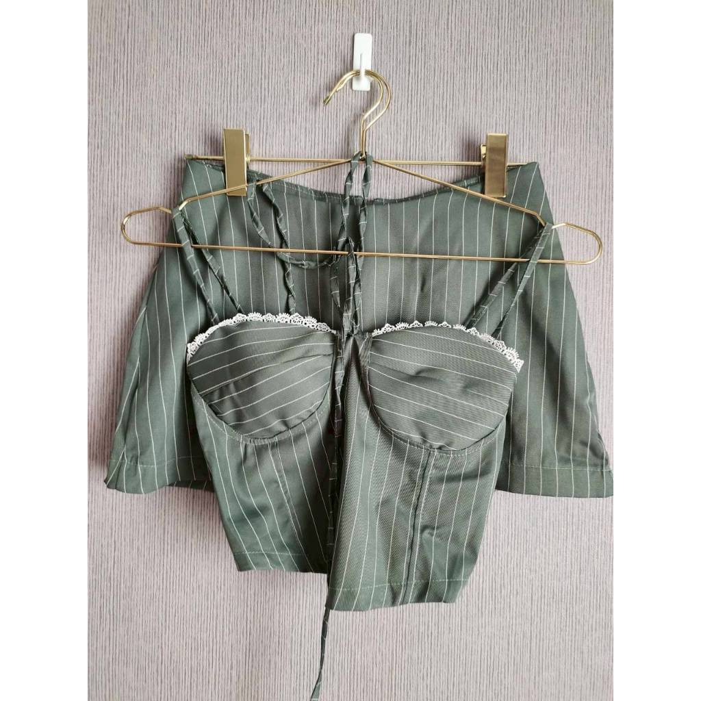 ชุดเซ็ตเสื้อสายเดี่ยว กระโปรงสั้นสีเทาหม่นลายทาง ATIPA SIZE S