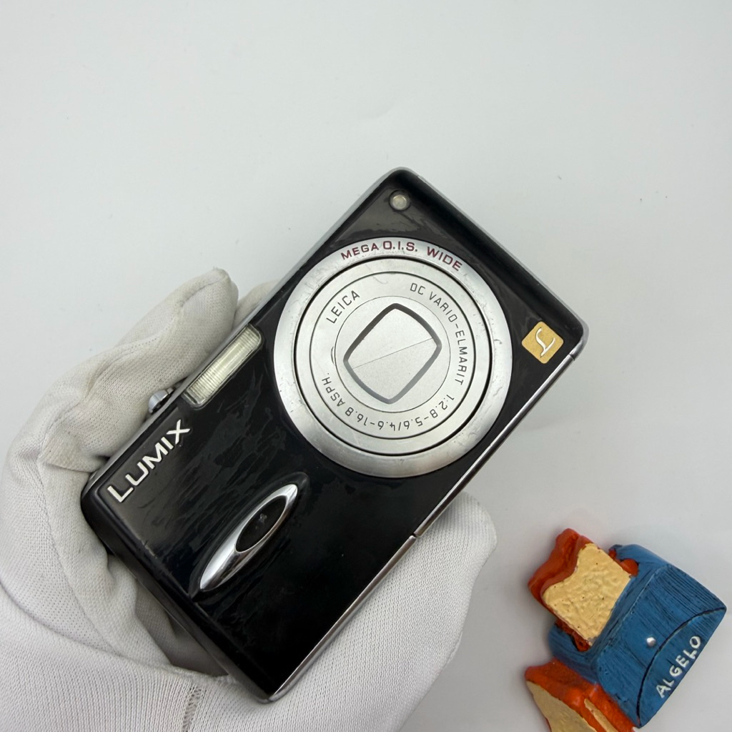 Panasonic Lumix DMC-FX01  ( รุ่นคุณเก้า )