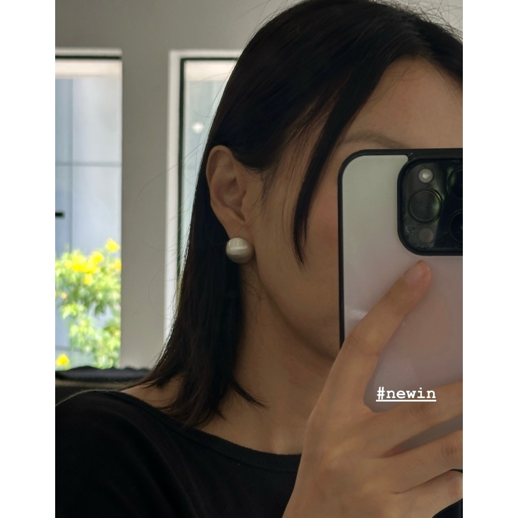 SOMETHING ABOUT US - dew earrings