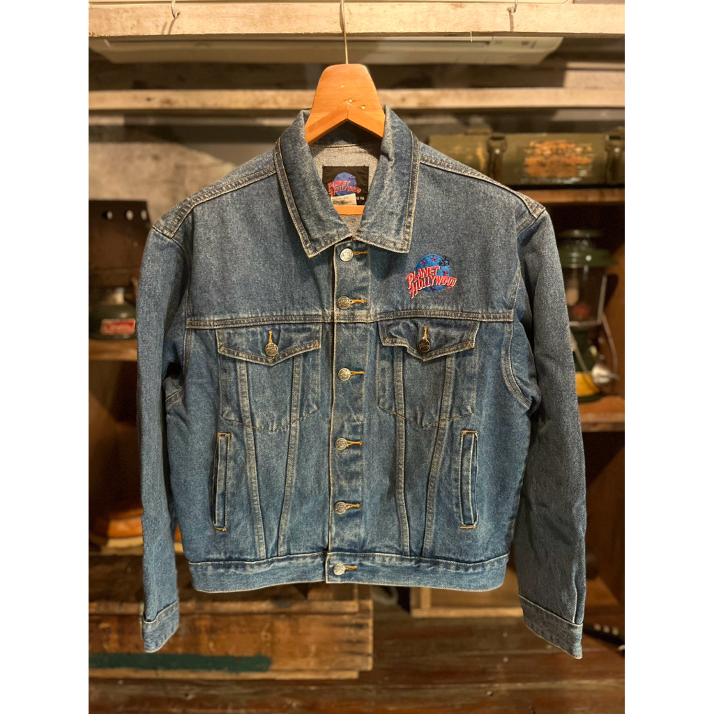 🔥[RARE VINTAGE] เสื้อแจ็คเก็ตยีนส์ 90s Planet Hollywood Denim Jacket – Munich Edition 🇩🇪