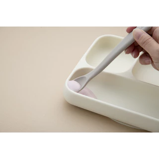 Silicone Spoon M ช้อนซิลิโคนไซส์ M สำหรับป้อนอาหาร