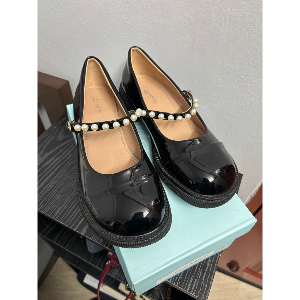 ยังไม่เคยใส่ ส่งต่อ รองเท้าLabotte