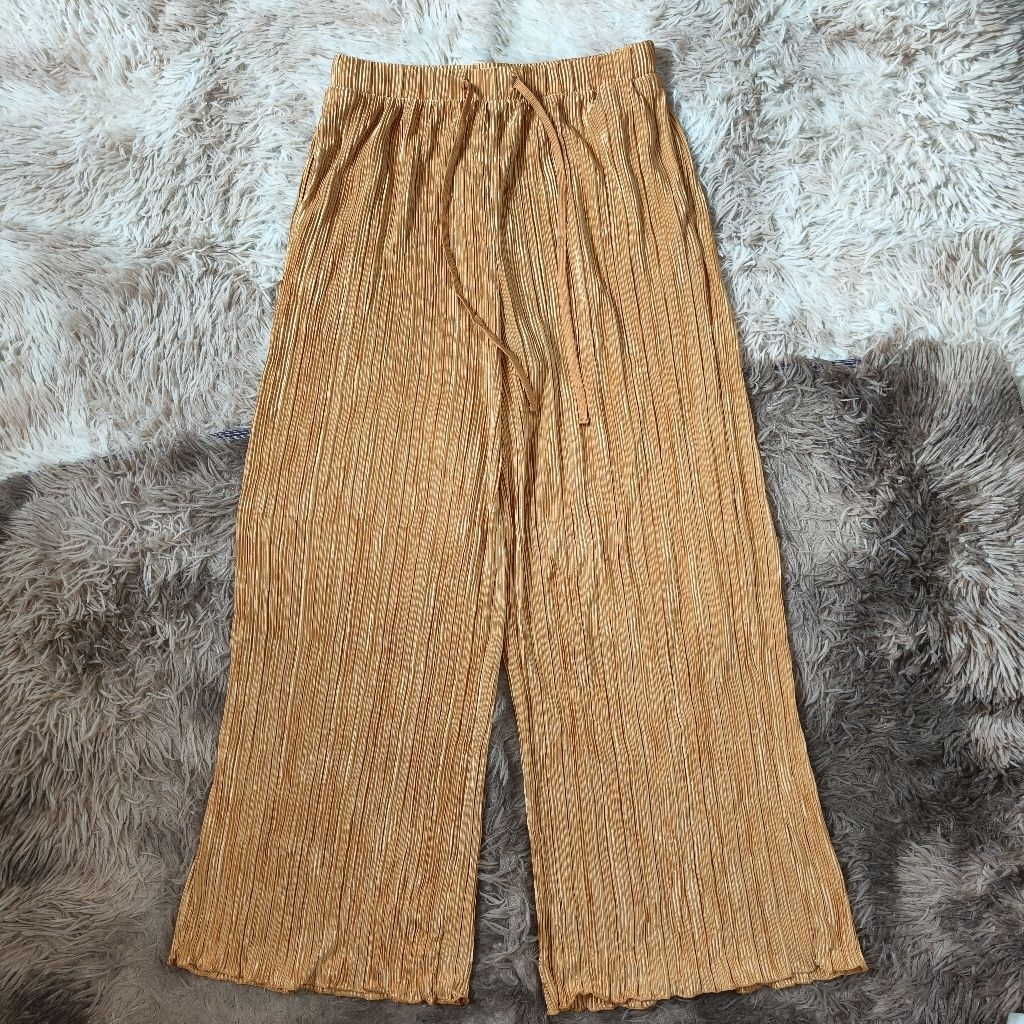 กางเกง Gu                 .