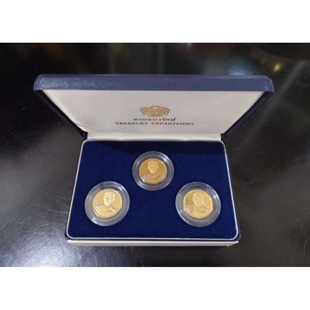 เหรียญที่ระลึก กาญจนาภิเษก ชุด 3 เหรียญ เนื้อทองแดงทำสีสามกษัตริย์ ร9 รัชกาลที่9 ปี2539 พร้อมกล่องหน