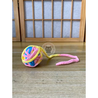 ลูกบอลไหมพรมกลม (สีสุ่ม) ลูกบอลไหมพรมของเล่นแมว บอลเชือกนุ่ม สีสดใส มีหางเชือก ขนาดพกพา