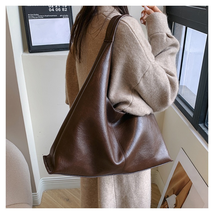 กระเป๋าโท้ทผู้หญิง PU คุณภาพสูง สง่างามสีพื้นขนาดใหญ่ ความจุ One shoulder And Cross Body Bucket Bag