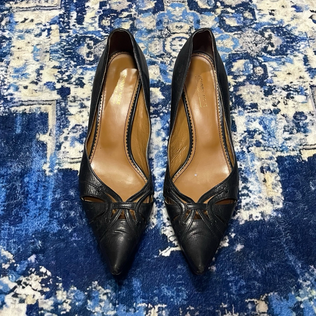 ♠️ Johnny Moke ♠️ - Black leather kitten heels มือสอง