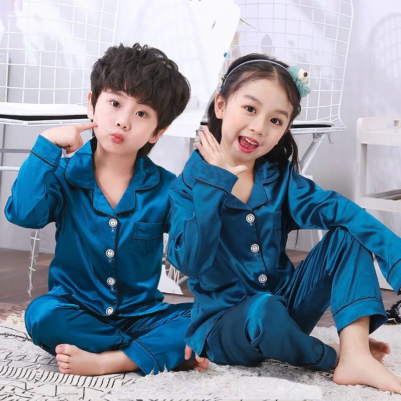 TT2222 SBT เซทชุดนอนเด็กสีพื้นใส่ได้ทั้งชายและหญิง **ต้องเทียบตารางก่อนสั่งซื้อ** เนื้อผ้าซาติน(บาง) ขายาวแขนยาวพร้อมส่ง