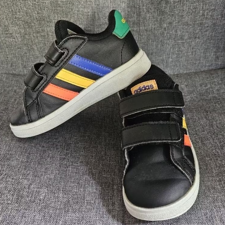 Kids toddler sport shoes Adidas size 7,5 US