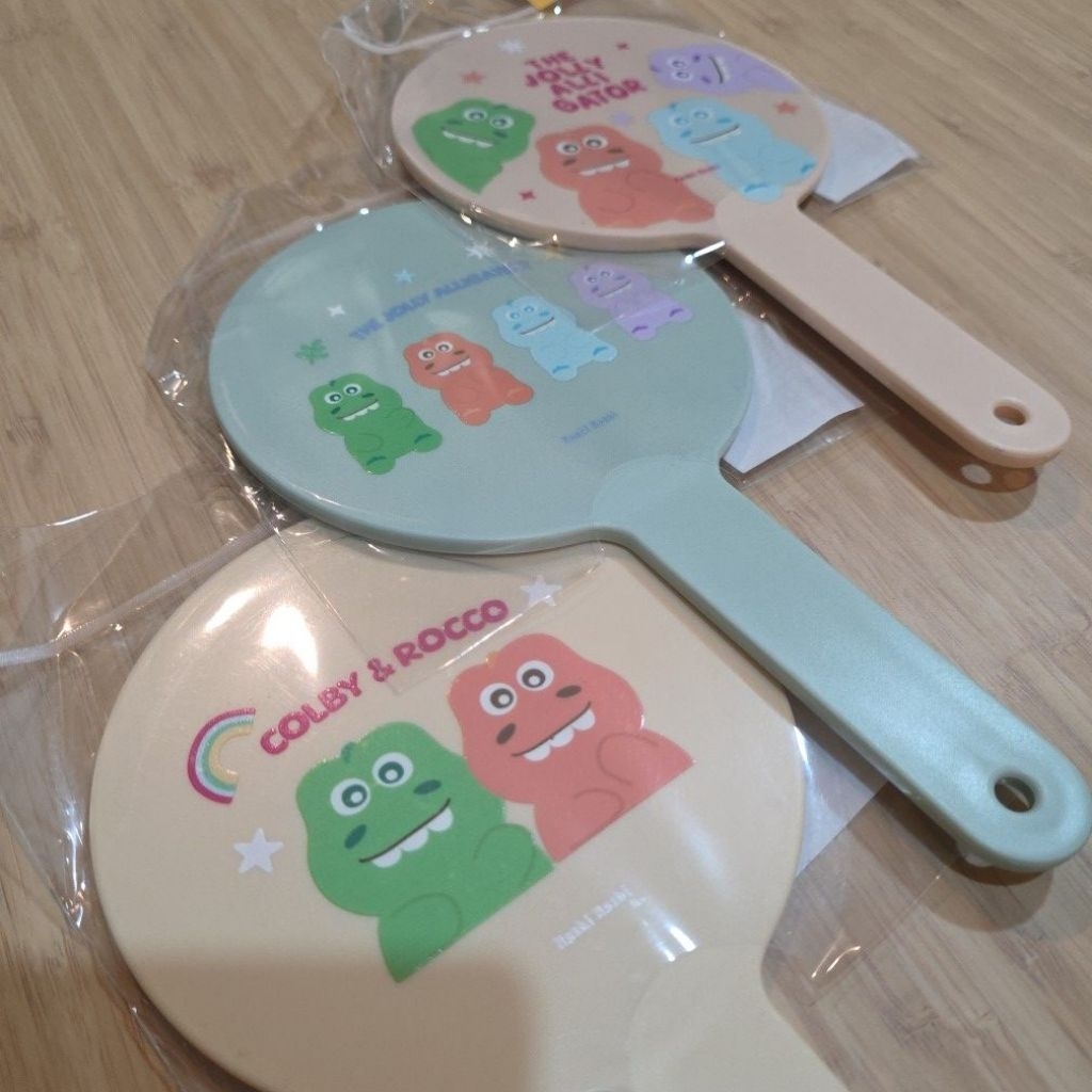 🦖🩵THE JOLLY ALLI GATOR COLLECTION🦕🩷 moshi moshi กระจกกลมส่องหน้า เหมาะสำหรับพกพา มีมือจับ สะดวก กะทั