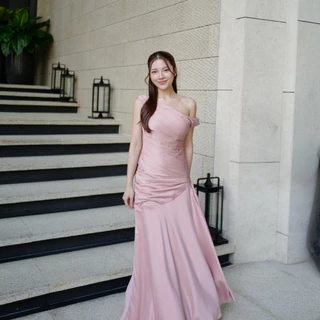 Pirunya - Long Dress 18 เดรสยาว ไหล่เดียว แขนกุด จับเดรป รูดเฉลียง กระโปรงระบาย