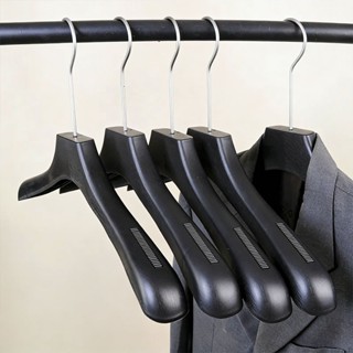 Bozix ไม้แขวนเสื้อสูทไหล่กว้างสามารถป้องกันการเสียรูปของไหล่…