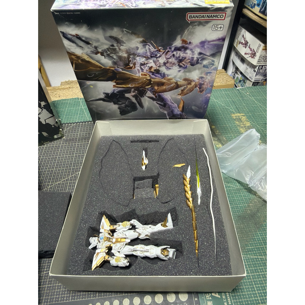 Mg 1/100 Gundam Epyon EW Cross Contrast Colors / Clear White (มือ 2 จัดส่งฟรี)