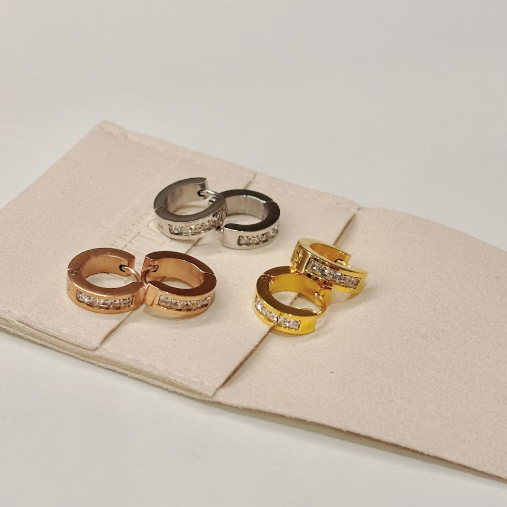 ต่างหูห่วง SOLEN Minimal Huggie Hoops ต่างหูสแตนเลสแท้ ใส่สบายไม่เจ็บหู ผิวแพ้ง่ายใส่ได้ มี 3 สี