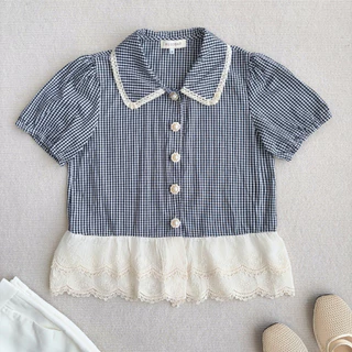 Glucoat | [A317] เสื้อลายสก็อตสีกรม คอปกแต่งฉลุ ชายแต่งระบายเทปฉลุสีครีม แขนสม็อก กระดุมดอกไม้ใช้งานได้จริง