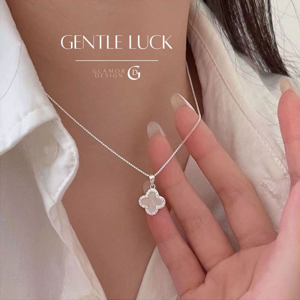 GLAMOR✨สร้อยเงินเเท้ Gentle Luck สร้อยคอจี้รูปใบโคลเวอร์สี่แฉก ทำจากมุกสีขาว เรียบง่ายและสง่างาม