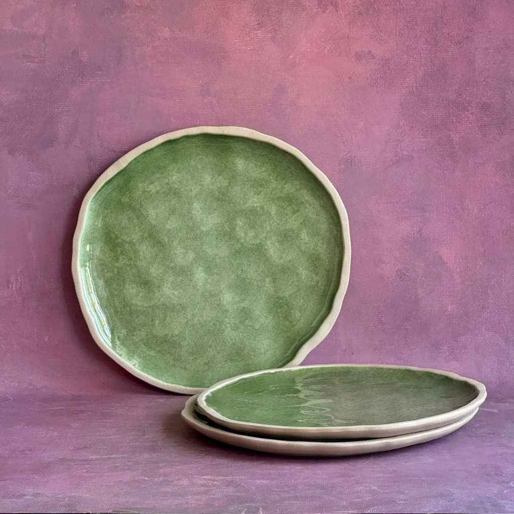 จานเซรามิค จาน 11 นิ้ว เคลือบสีเขียว จานฟรีฟอร์ม Dinnerware Ceramic เซรามิก เข้าเครื่องล้างจานได้ - AT1CERAMIC