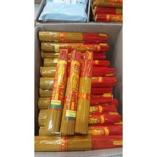 ธูปยาว 32 เซนติเมตร 10 ห่อ ห่อละ 200 กรัม มีกลิ่นให้เลือก 5 กลิ่นแถมธูปเสี่ยงโชคทุกห่อ