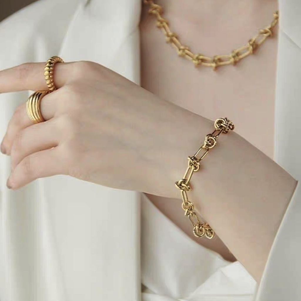 Sunny สร้อยข้อมือ/สร้อยคอ ดีไซน์เก๋สุดๆ ตัวเรือนสแตนเลสสีทอง น้ำหนักเบา ไม่ลอกไม่ดำ