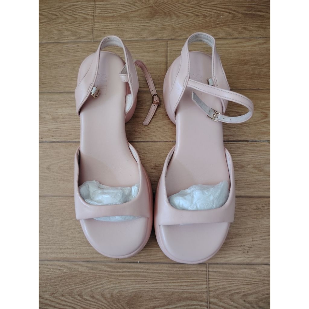 Women's SHU Roundy Heels