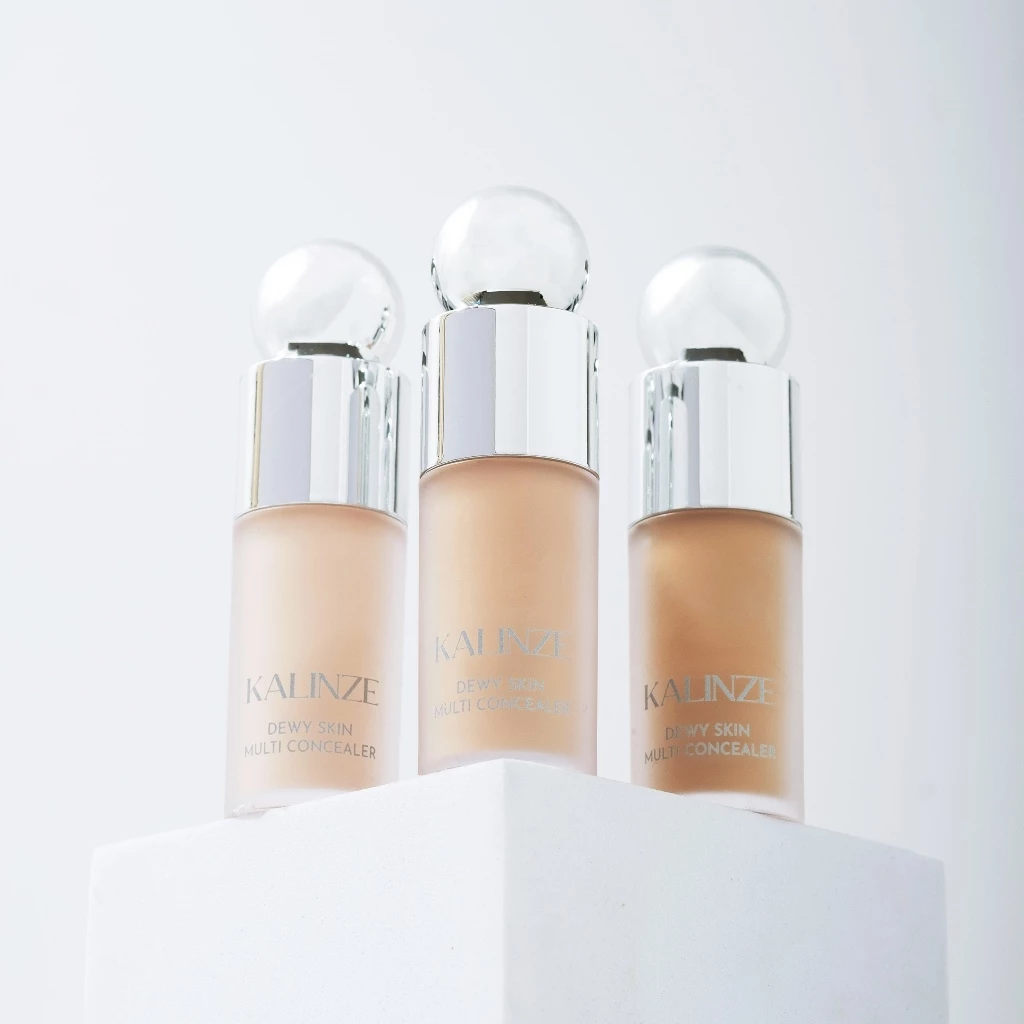 (คอนซีลเลอร์สกินแคร์) KALINZE DEWY SKIN MULTI CONCEALER 4 g. คอนซีลเลอร์คาลินเซ่ ปกปิดพร้อมบำรุงผิว ไม่ตกร่อง thumbnail 6
