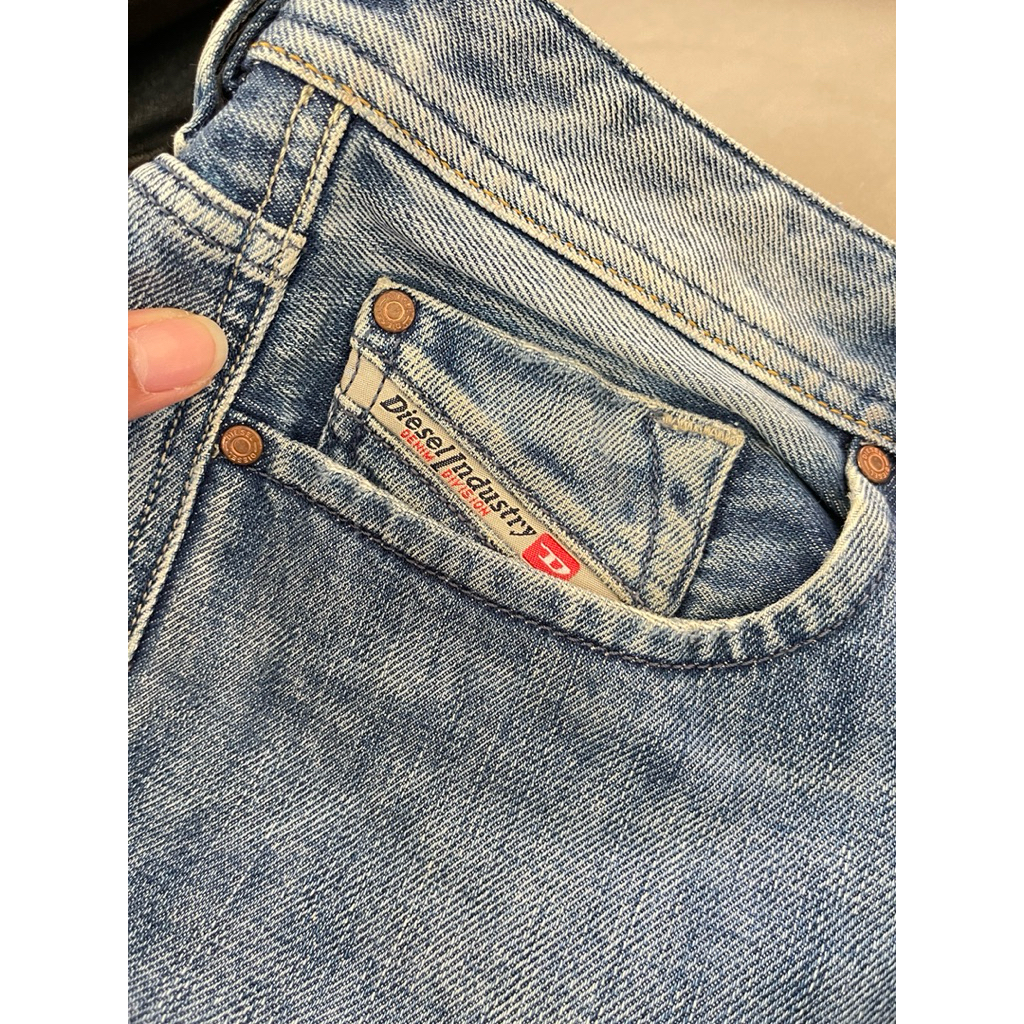 [มือสอง] Diesel Larkee-Relaxed Wash 088AT Classic Jeans Size M W31 / L32