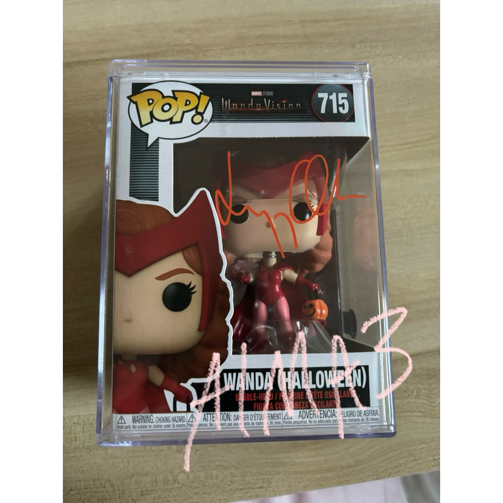 หลังไมค์ถูกกว่าWanda (Halloween) Funko pop signed by Elizabeth Olsen🔥