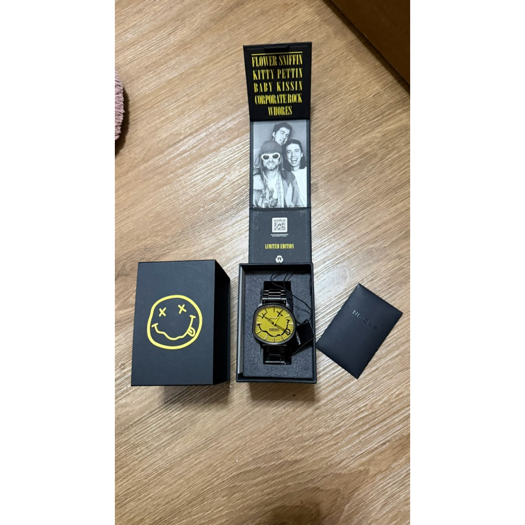 Nixon x Nirvana Sentry Wobble (ของแท้)