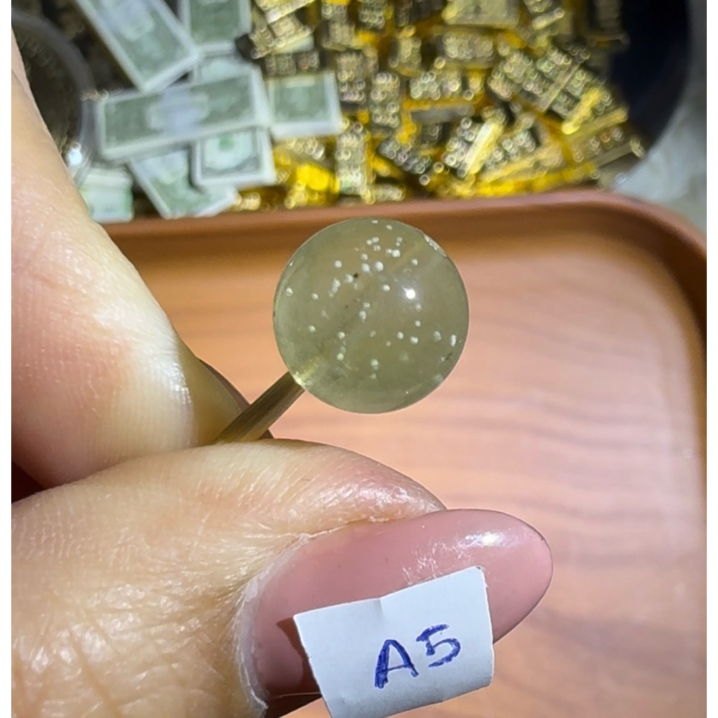 Libyan Desert Glass (แก้วทะเลทรายลิเบีย) (ลูกปัด)Libyan Gold Tektite(ได้ชิ้นที่โพส)