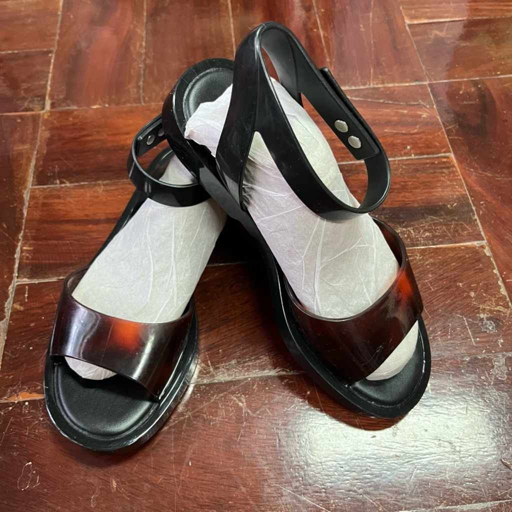 รองเท้าลำลอง ยี่ห้อ Melissa ไซต์ EUR37 สภาพดี มือสอง