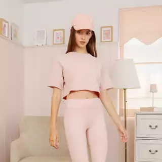 Darlyn - Supersoft Darlyn Crop Top เสื้อครอปผู้หญิง ผ้านุ่ม ใส่สบาย ระบายอากาศดี สกรีนนูน แมทช์ลุคเท่ 4 สี