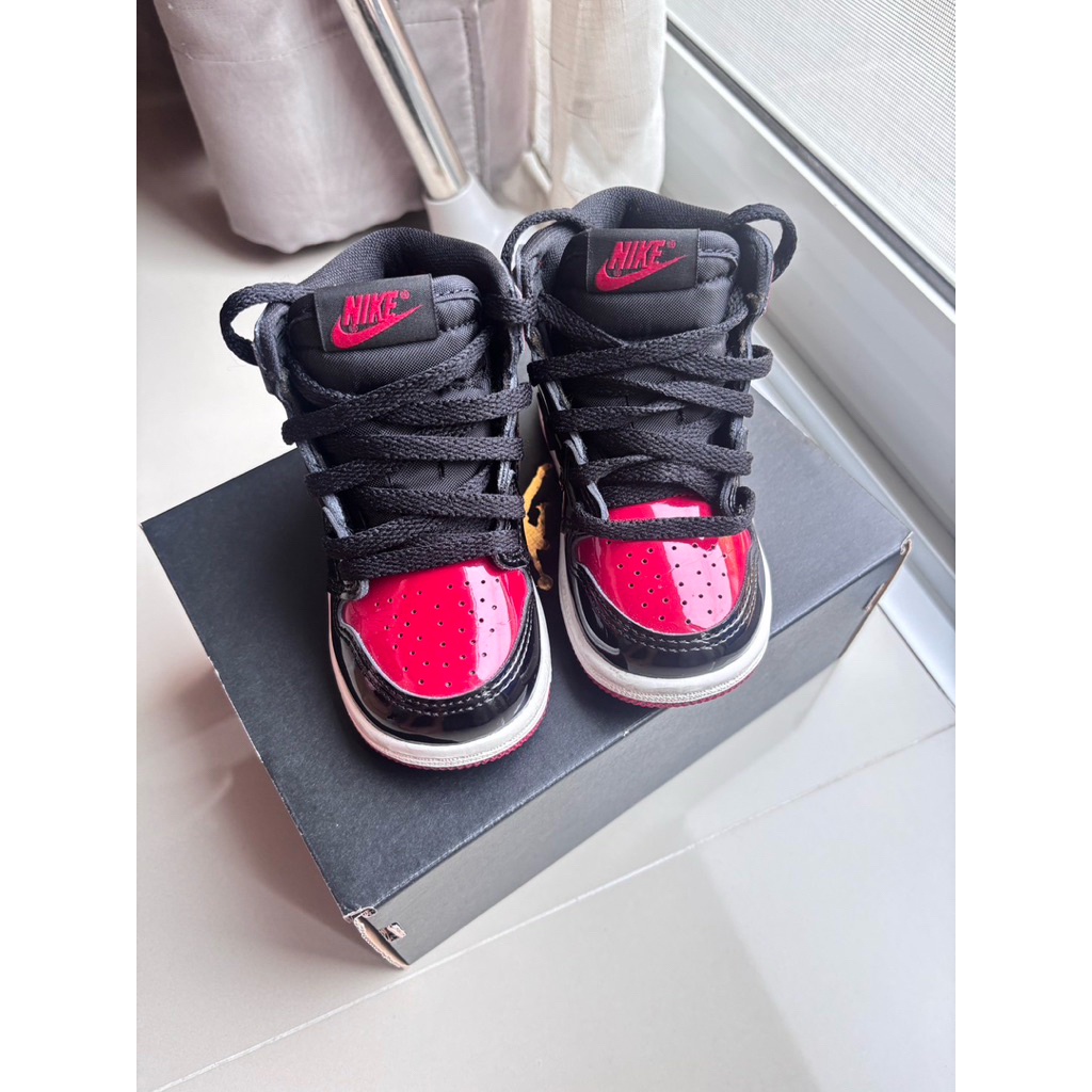 รองเท้าผ้าใบเด็ก NIKE SKY JORDAN 1 - US6 (มือสอง)