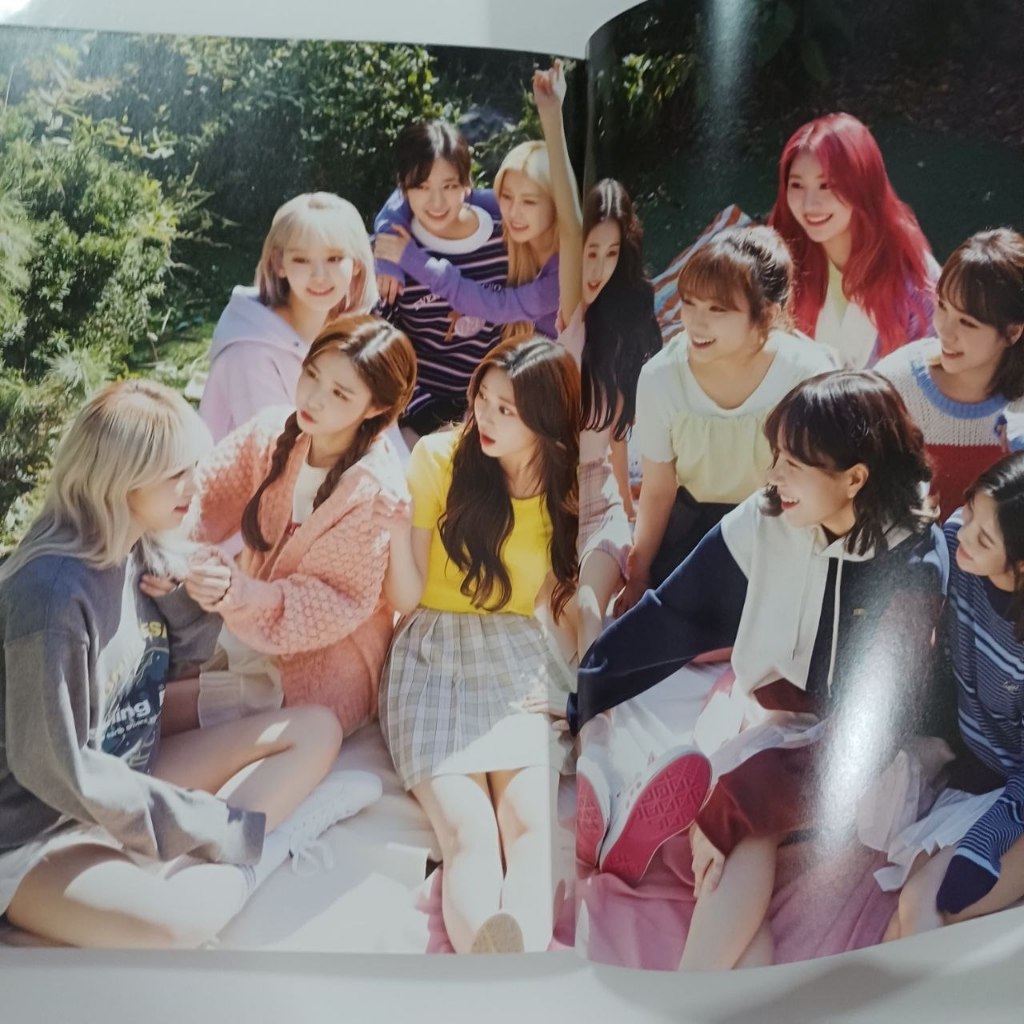 IZ*ONE SPECIAL SURPR*IZ PHOTO BOX มือสอง