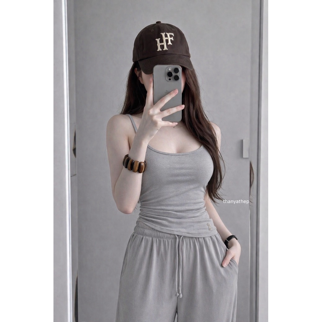 #Thanyathep TYT เซท2ชิ้น เสื้อกล้ามหลังไขว้ผ้ายืดเซกซี่มากก มาพร้อมกางเกงวอมสีเทาขาบอกใหญ่ ทรงสุดฮิต